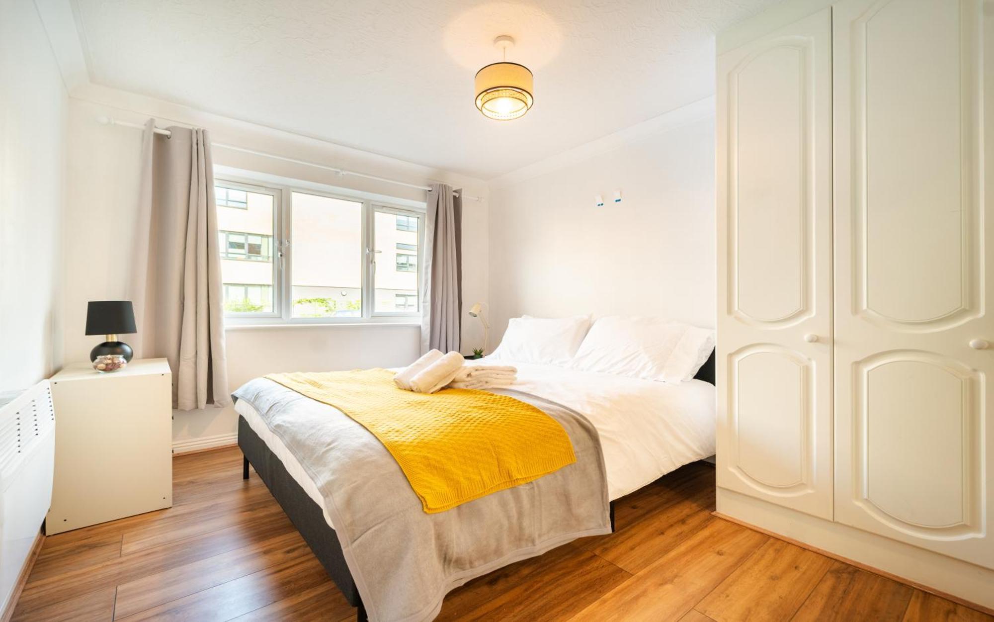 Bright And Spacious Flat With Free Parking Лондон Екстер'єр фото