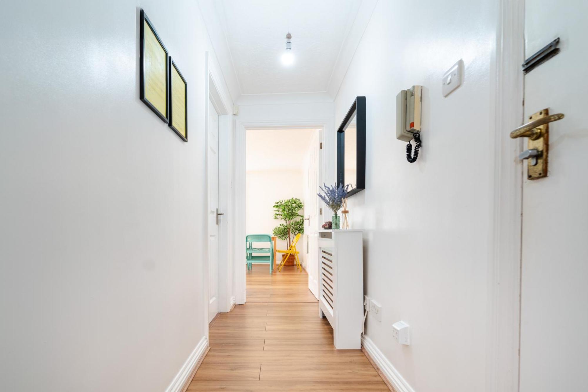 Bright And Spacious Flat With Free Parking Лондон Екстер'єр фото